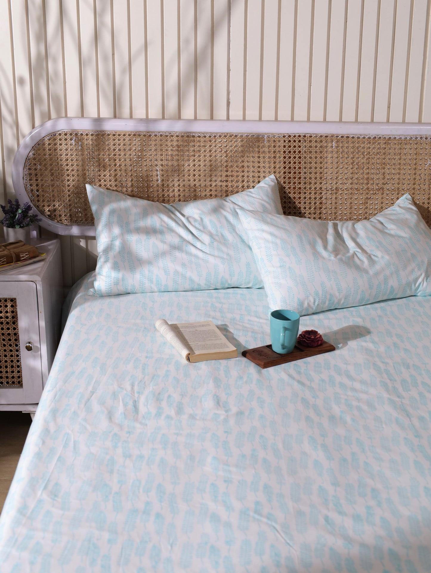 Sky blue long leaves jaal fitted bedsheet set