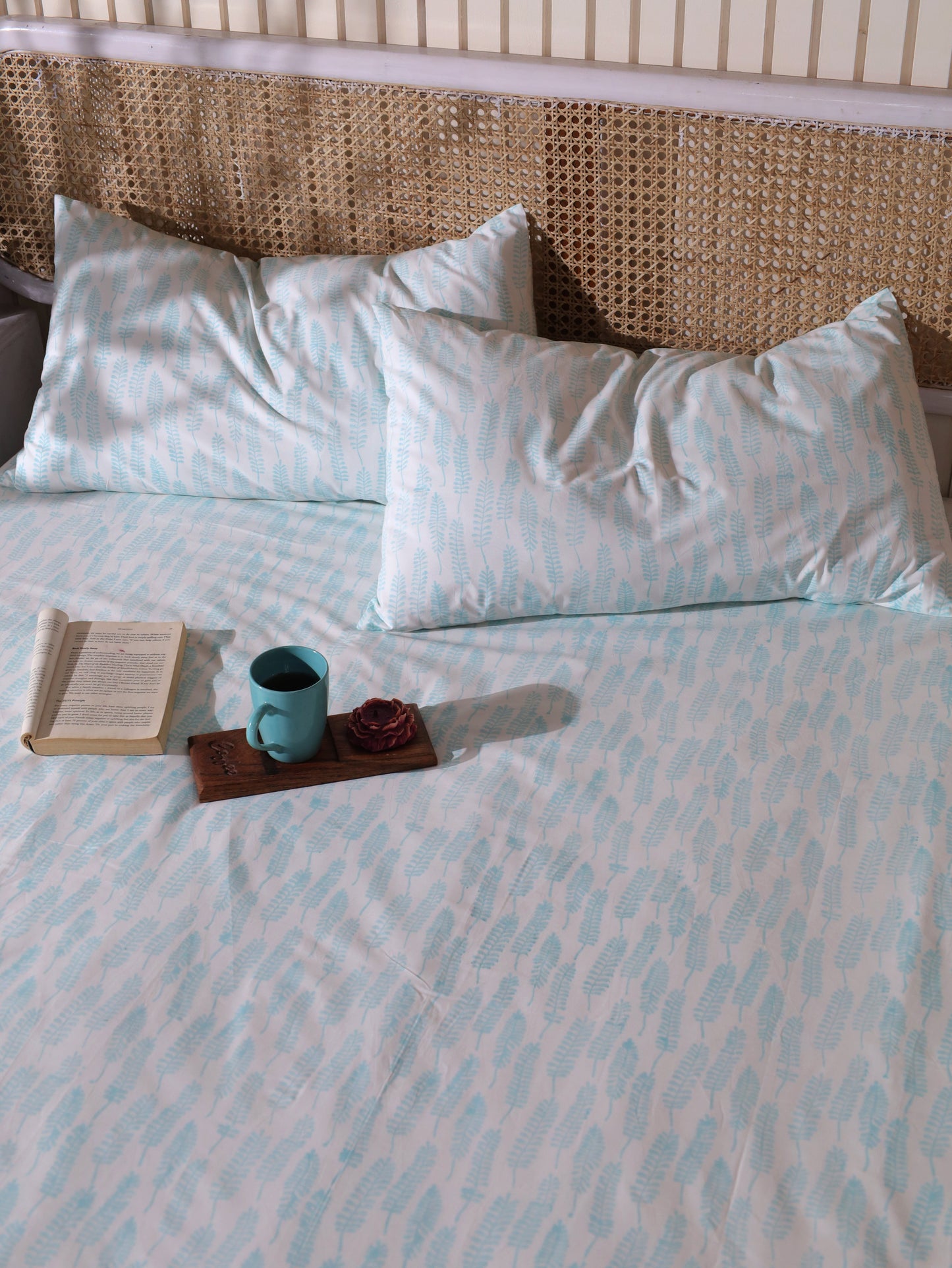 Sky blue long leaves jaal fitted bedsheet set