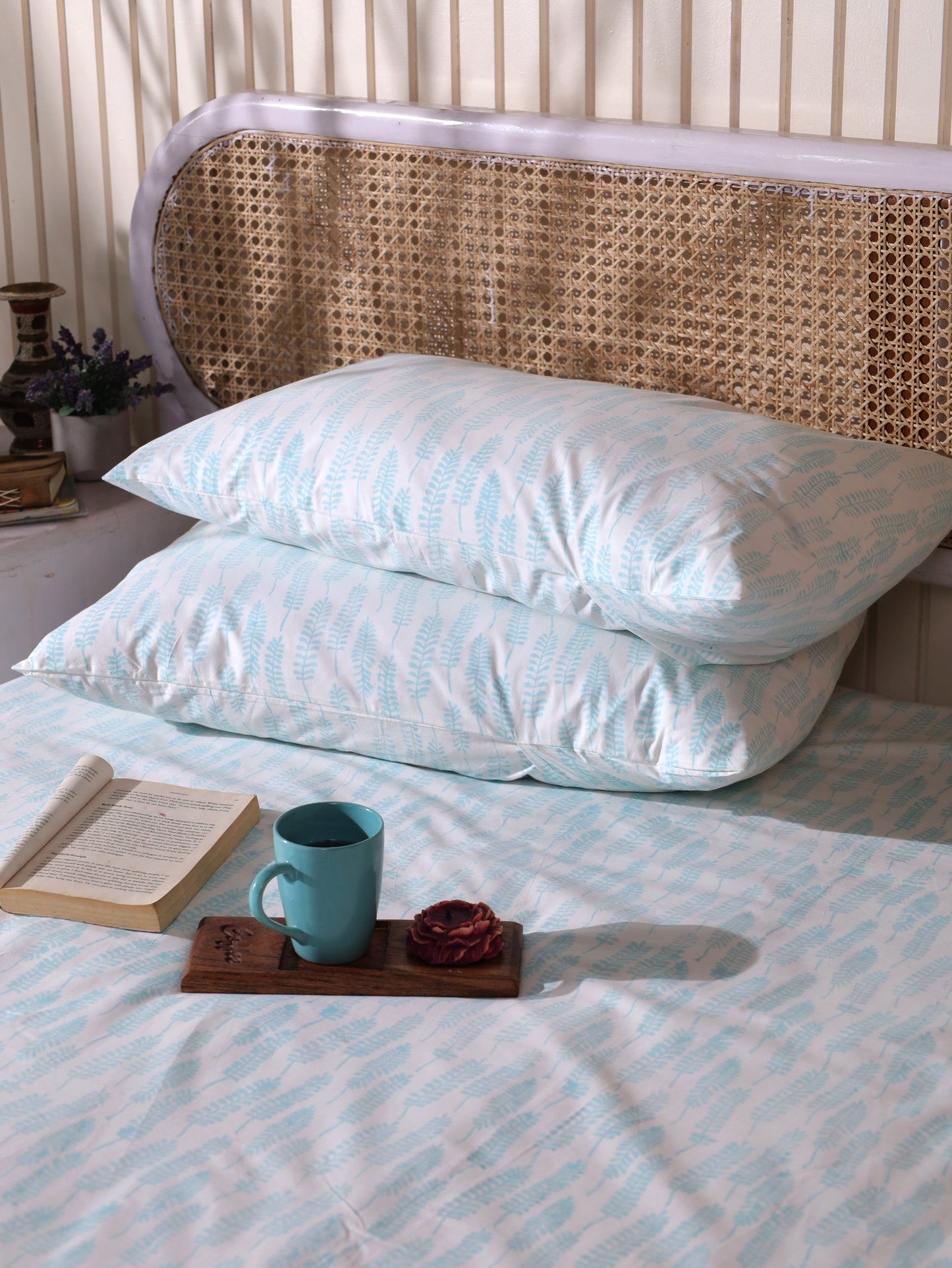 Sky blue long leaves jaal fitted bedsheet set