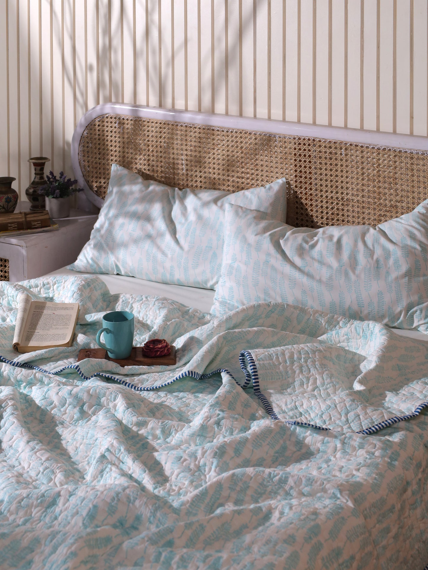 Sky blue long leaves jaal mulmul quilt