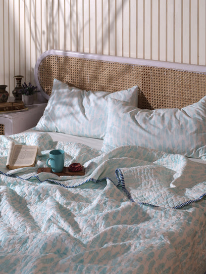 Sky blue long leaves jaal mulmul quilt