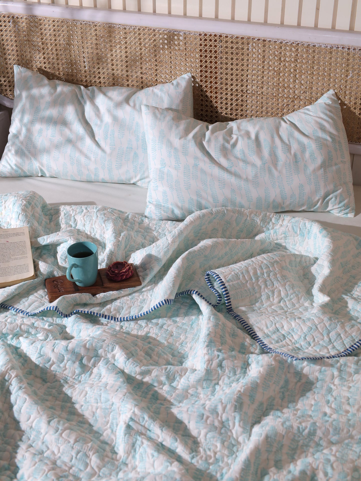 Sky blue long leaves jaal mulmul quilt