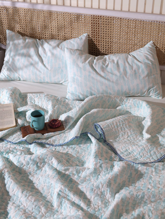 Sky blue long leaves jaal mulmul quilt