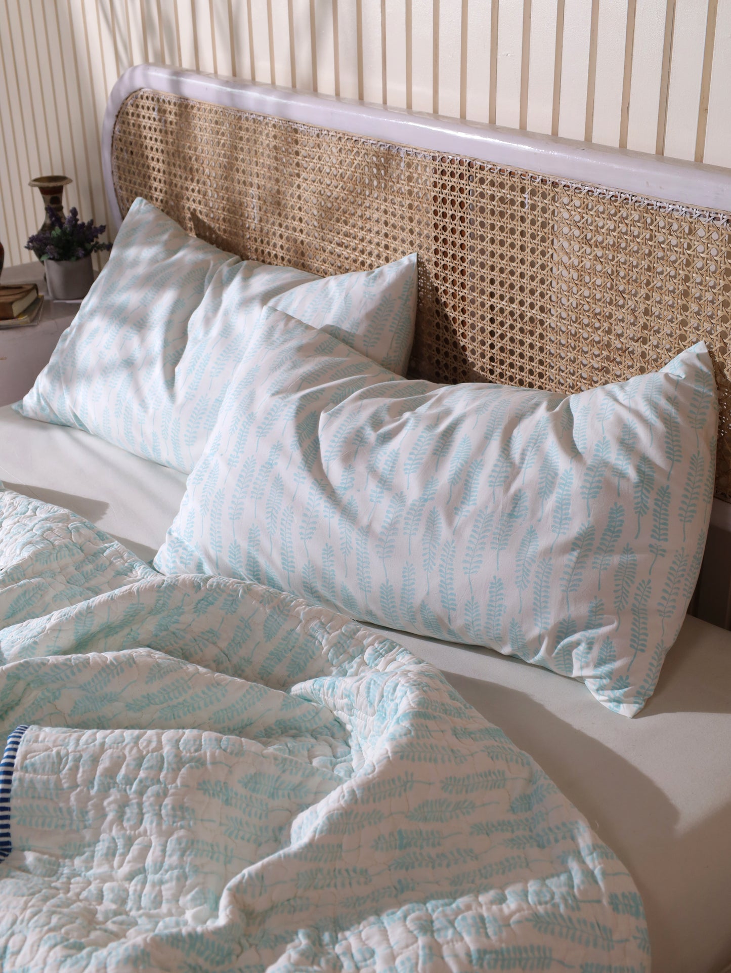 Sky blue long leaves jaal mulmul quilt