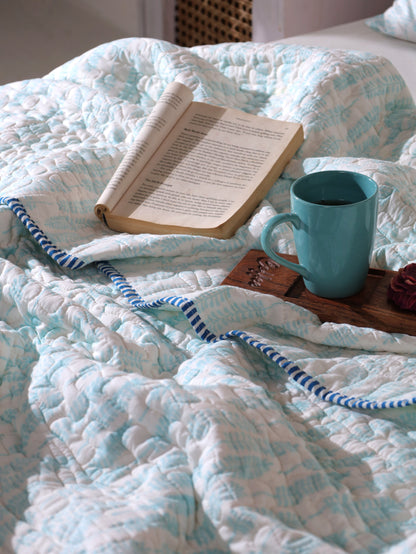 Sky blue long leaves jaal mulmul quilt