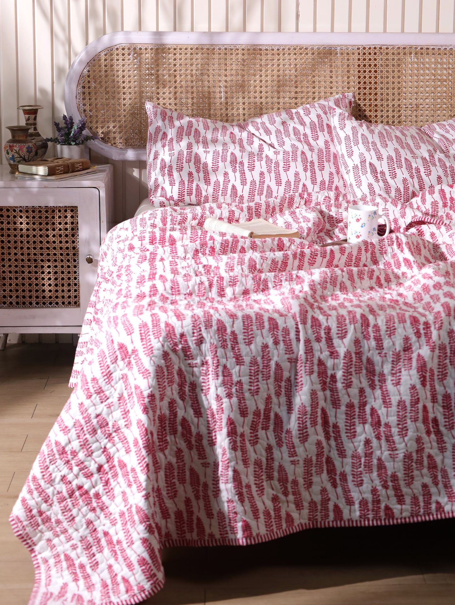 Red long leaves jaal mulmul quilt