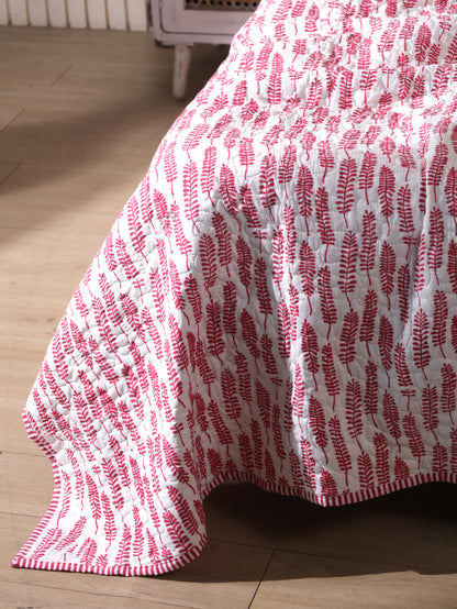 Red long leaves jaal mulmul quilt