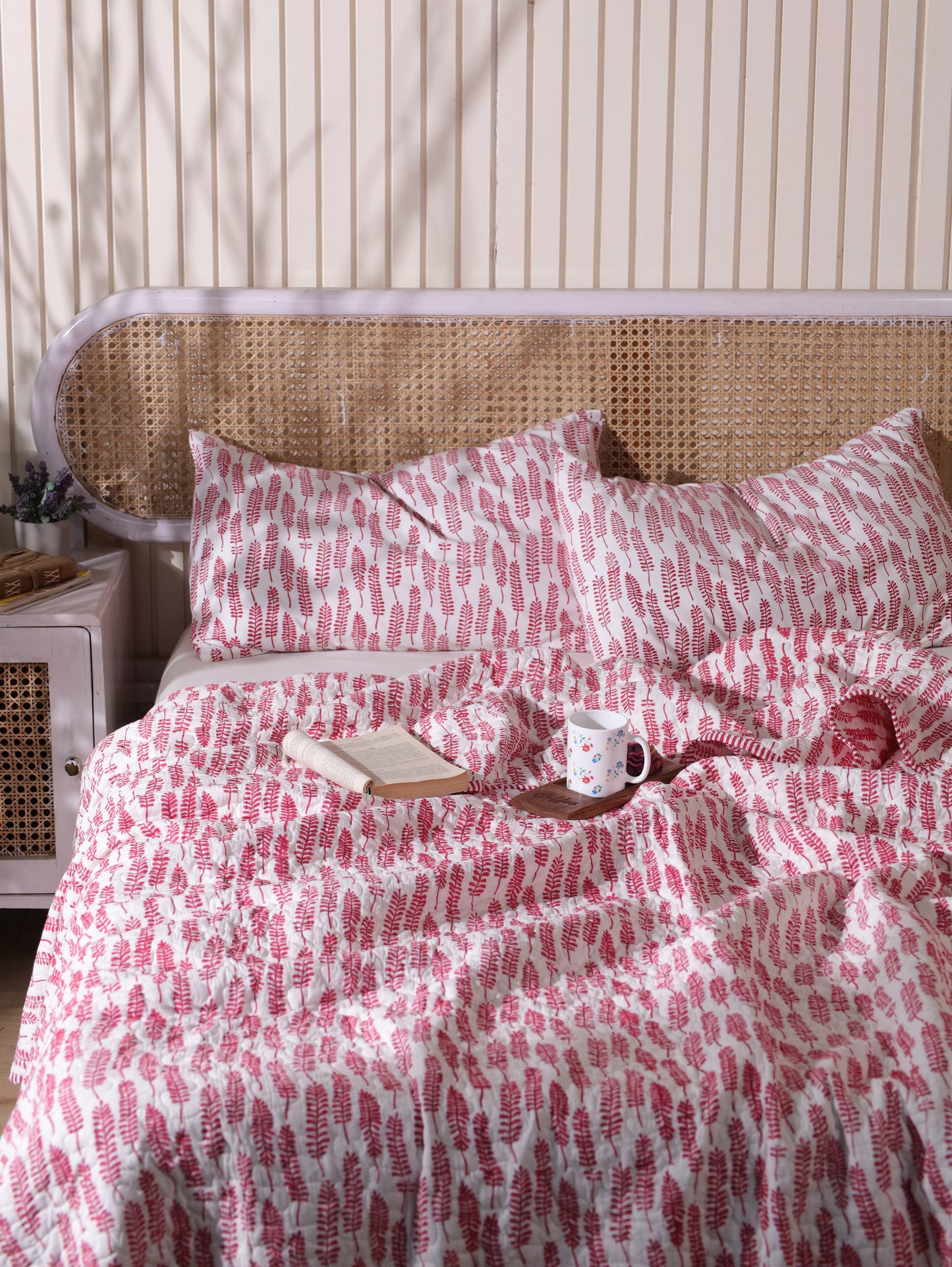 Red long leaves jaal mulmul quilt