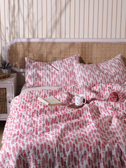 Red long leaves jaal mulmul quilt