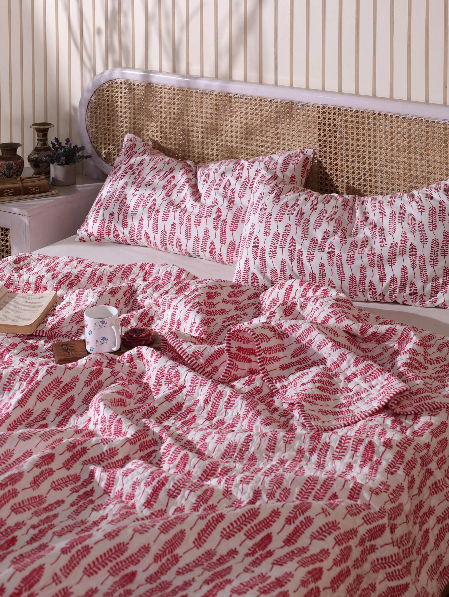 Red long leaves jaal mulmul quilt