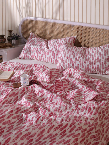 Red long leaves jaal mulmul quilt