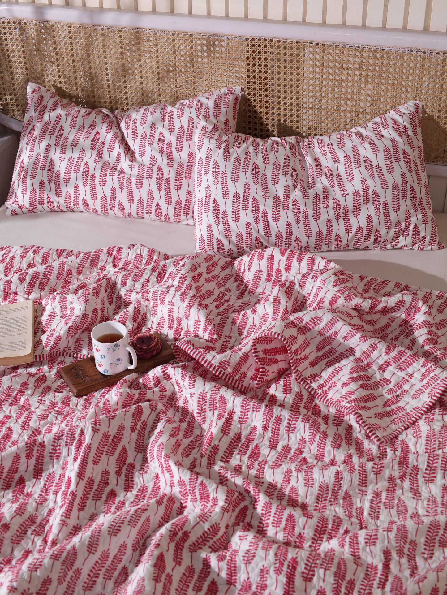 Red long leaves jaal mulmul quilt