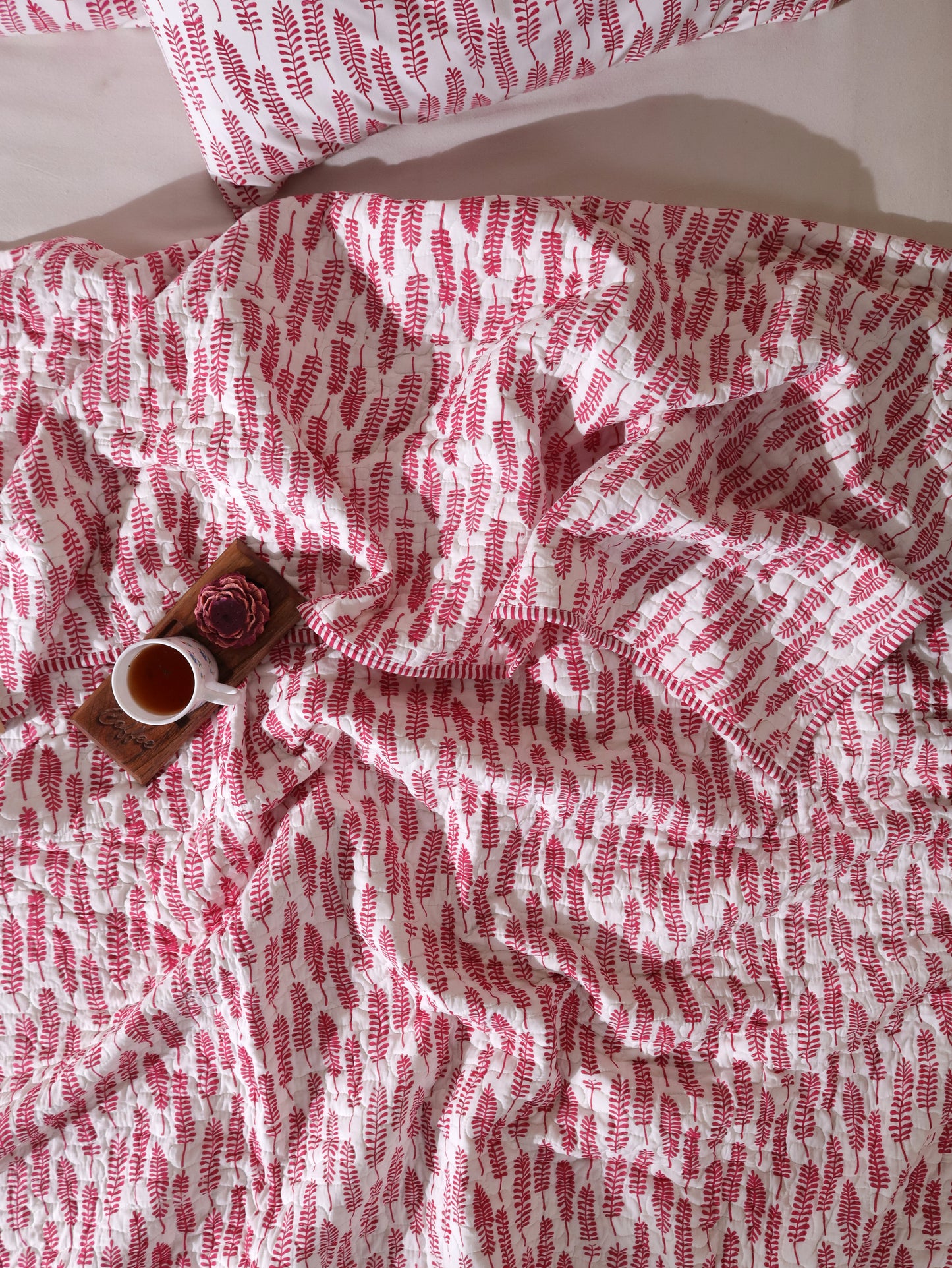 Red long leaves jaal mulmul quilt