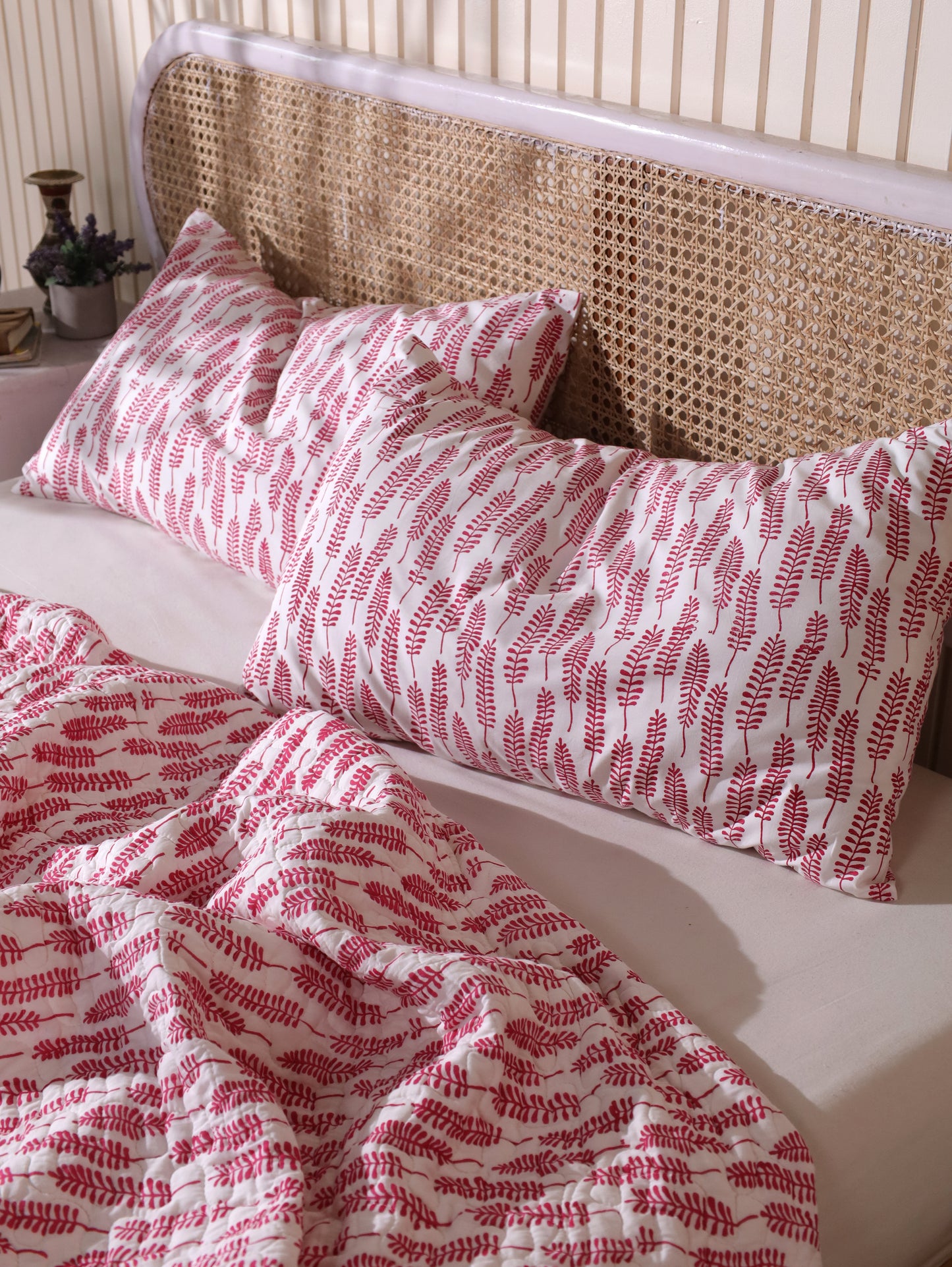 Red long leaves jaal mulmul quilt