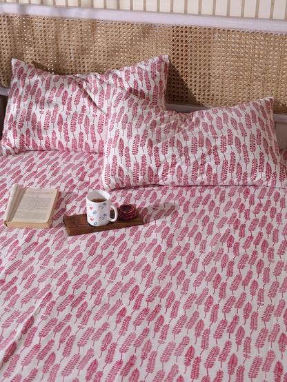 Red long leaves jaal bedsheet set