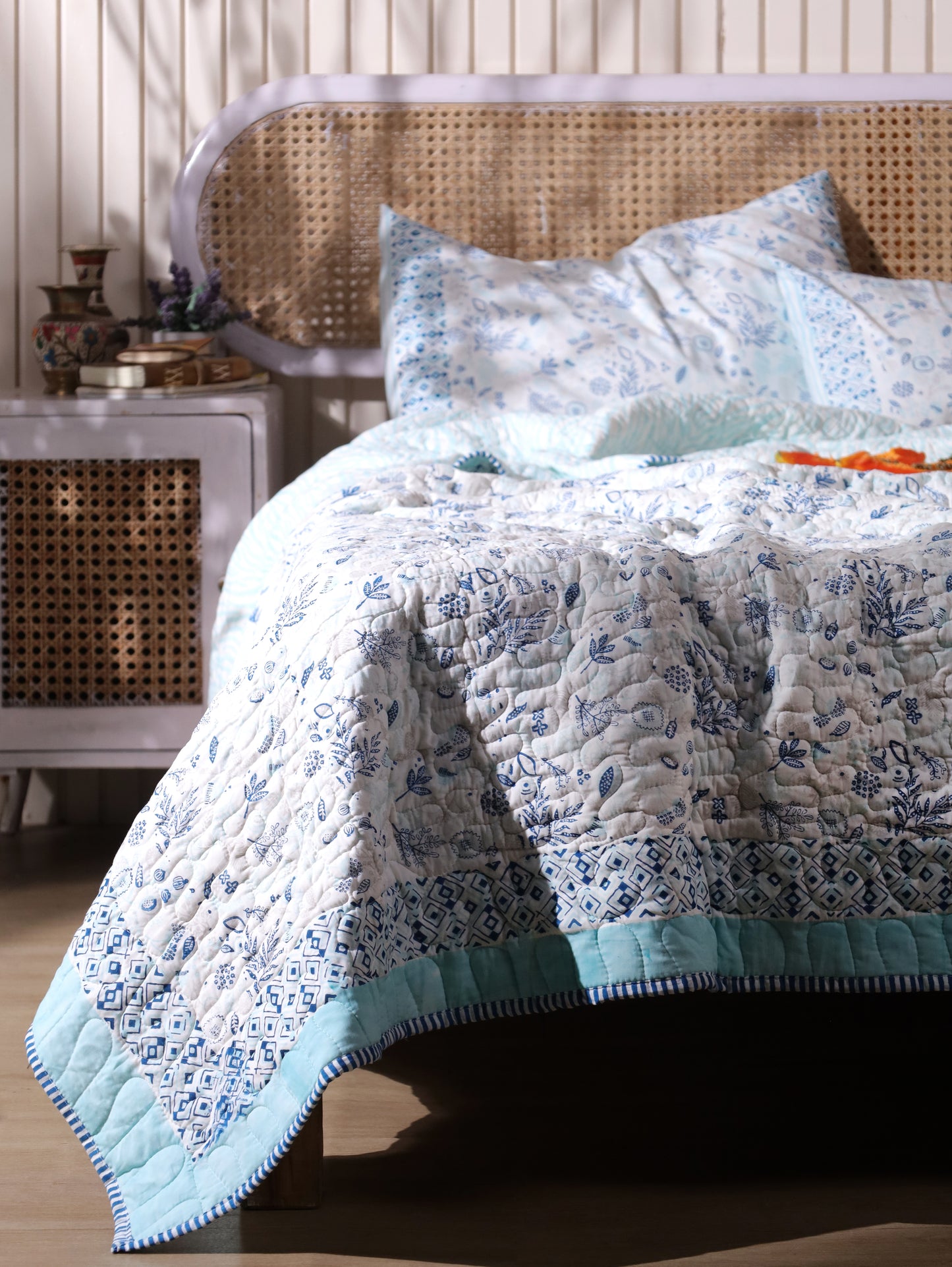 Shades of blue teen anaar mulmul quilt (abstract jaal)