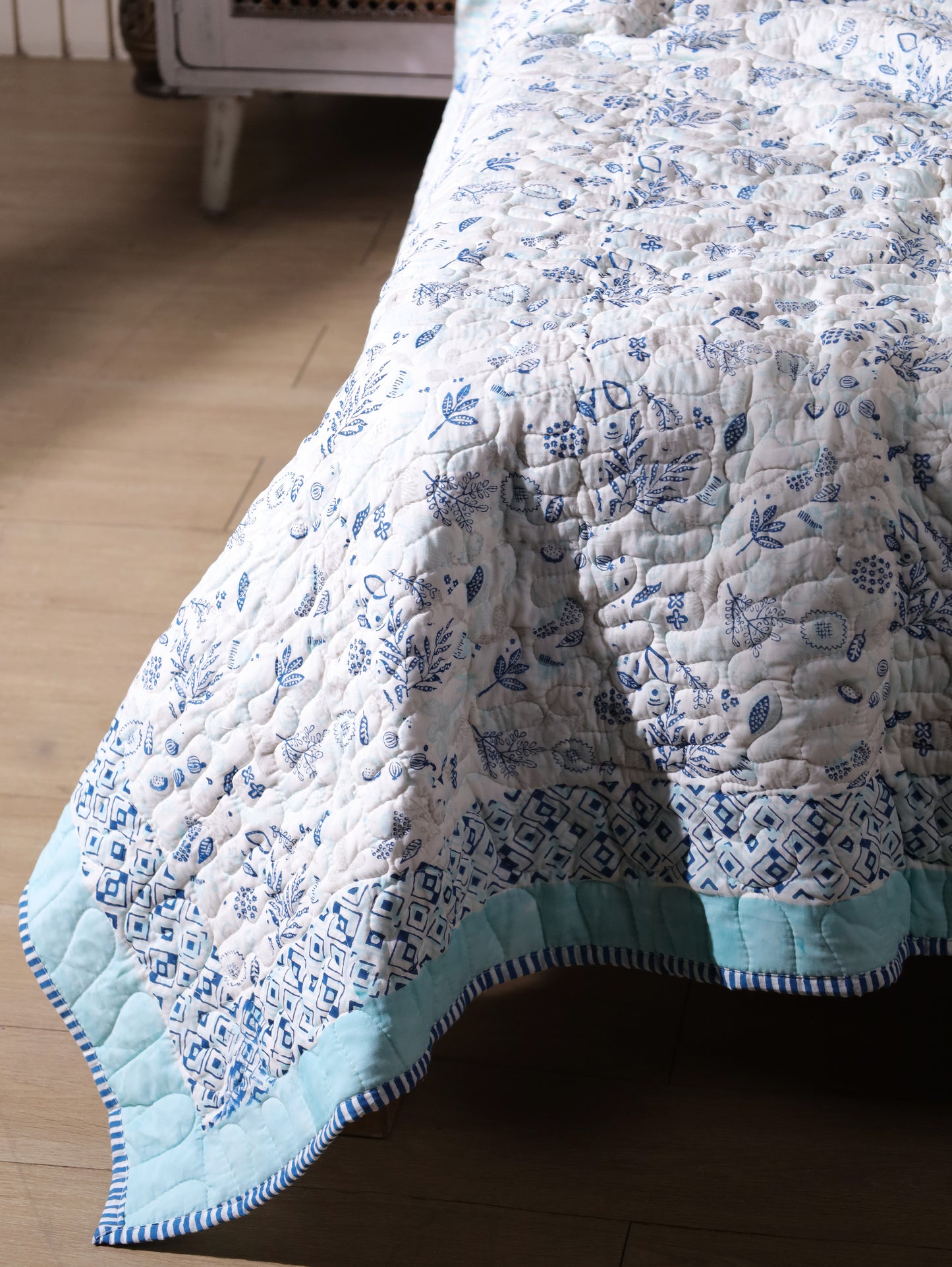 Shades of blue teen anaar mulmul quilt (abstract jaal)
