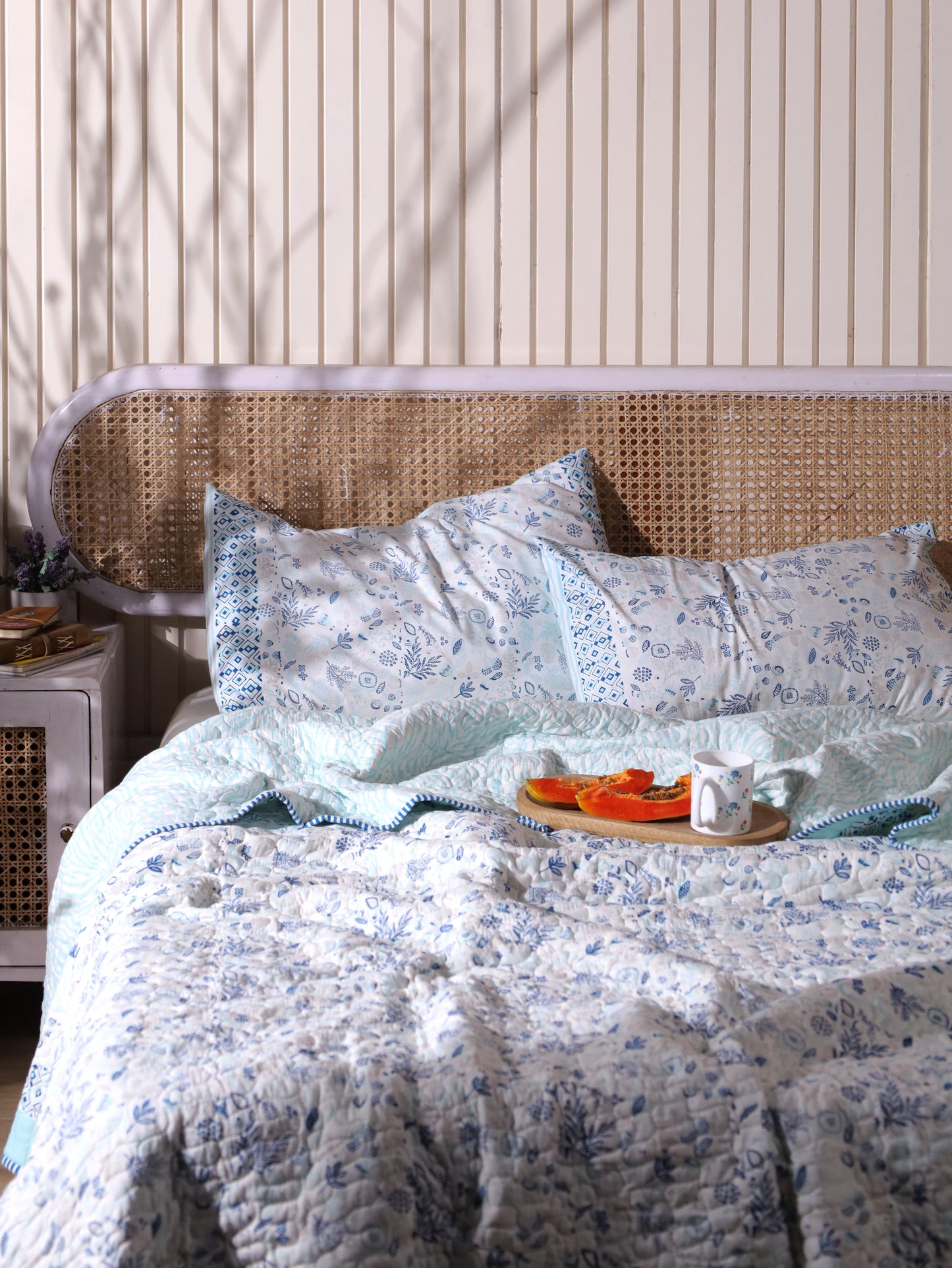 Shades of blue teen anaar mulmul quilt (abstract jaal)