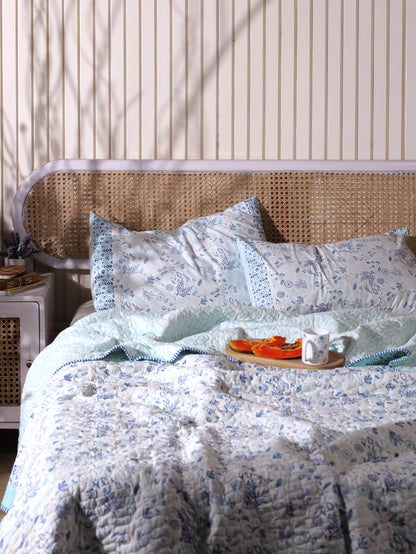 Shades of blue teen anaar mulmul quilt (abstract jaal)