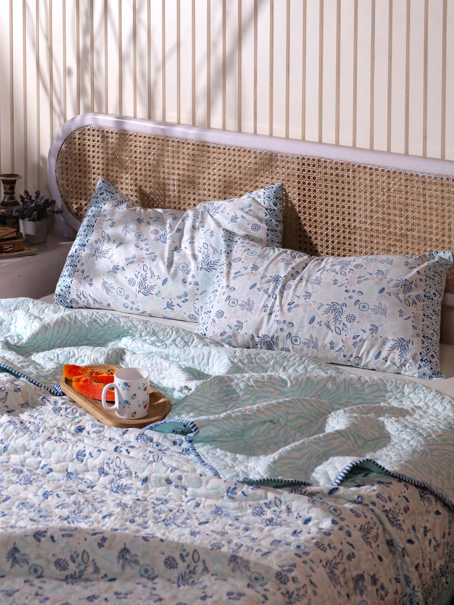 Shades of blue teen anaar mulmul quilt (abstract jaal)