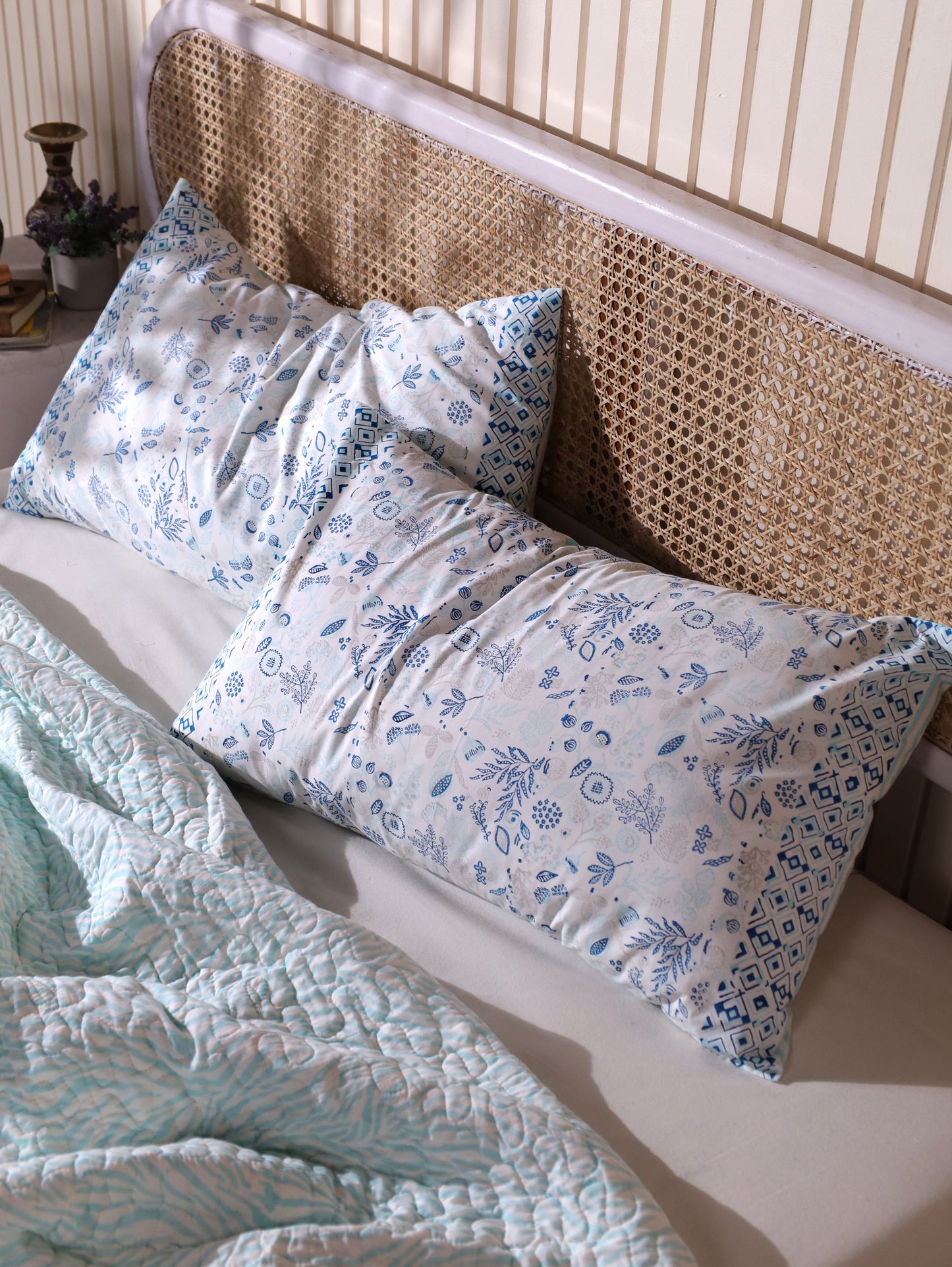 Shades of blue teen anaar mulmul quilt (abstract jaal)