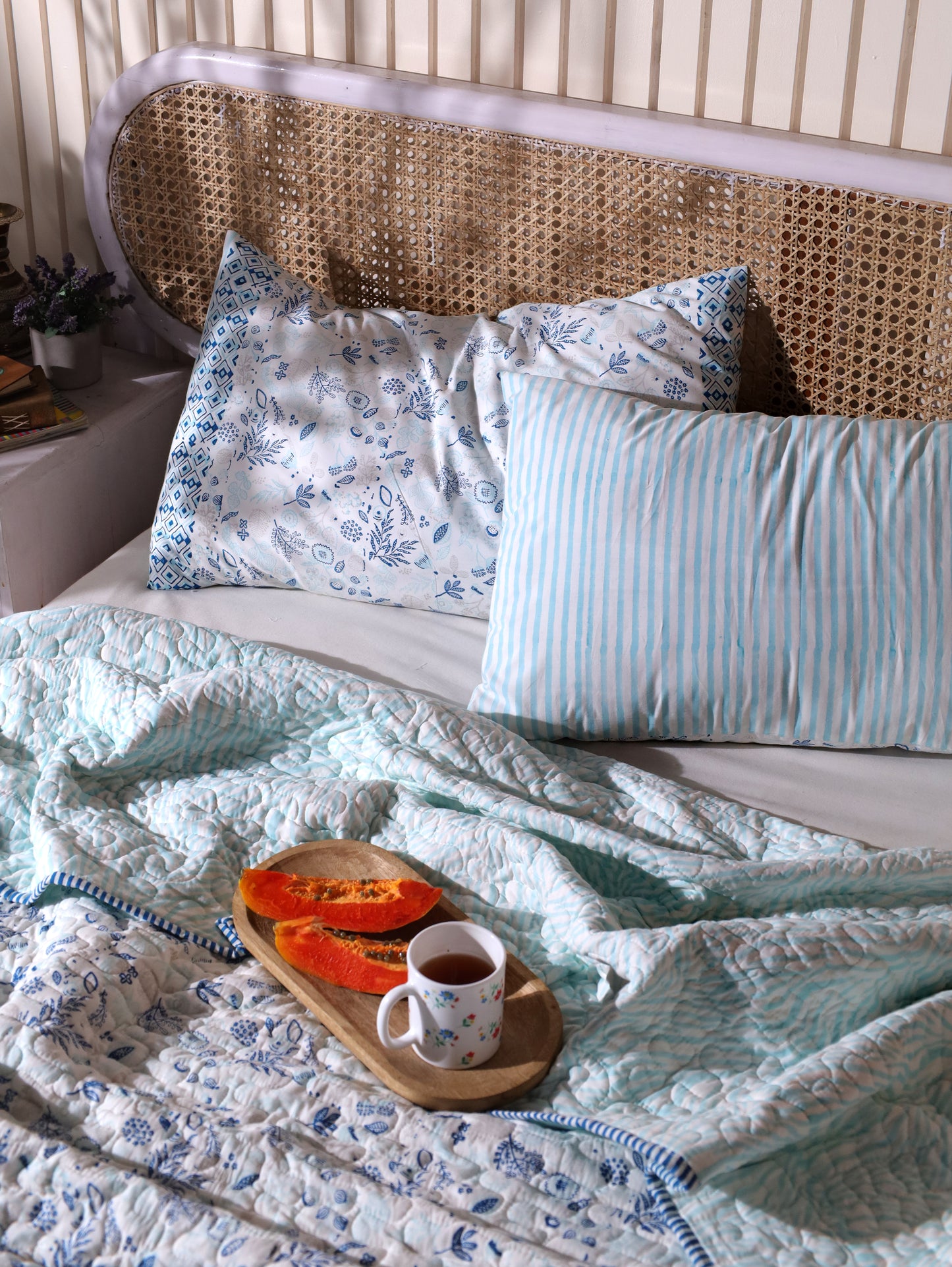 Shades of blue teen anaar mulmul quilt (abstract jaal)