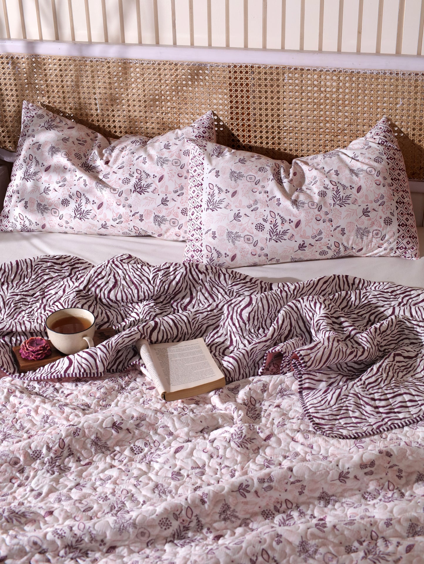 Lilac and pink teen anaar mulmul quilt (abstract jaal)
