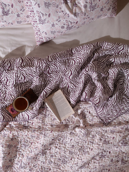 Lilac and pink teen anaar mulmul quilt (abstract jaal)