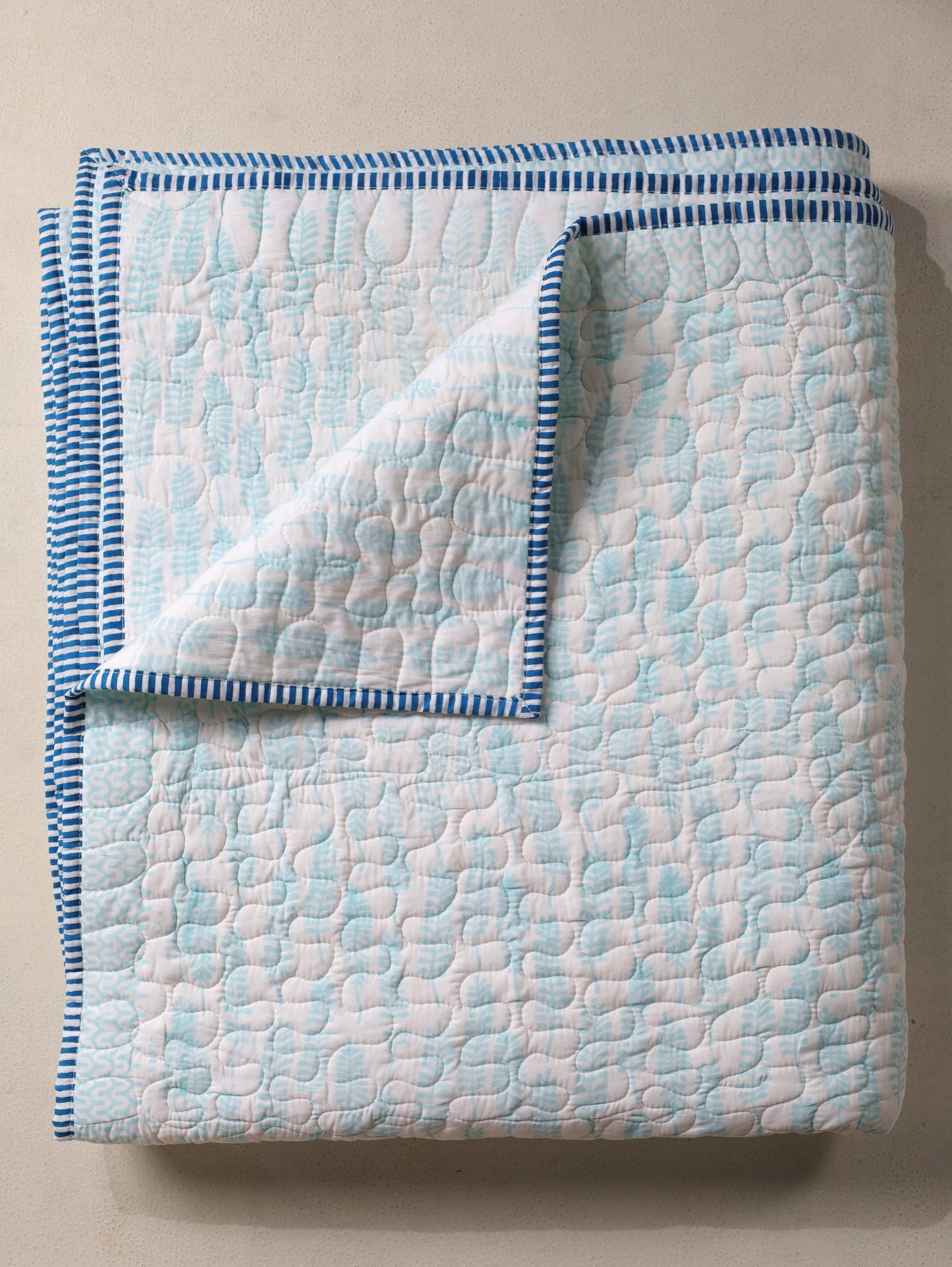 Sky blue long leaves jaal mulmul quilt