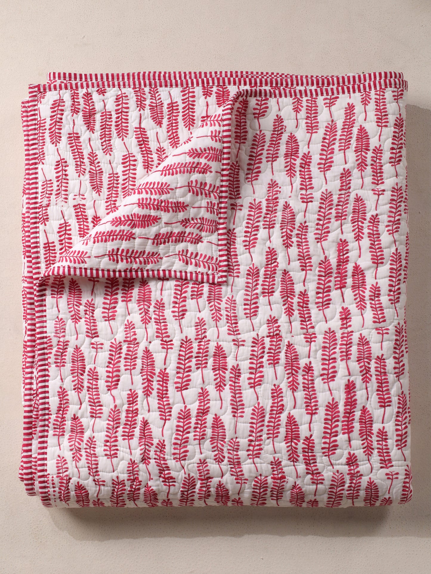 Red long leaves jaal mulmul quilt