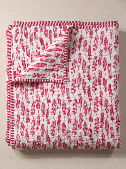 Red long leaves jaal mulmul quilt