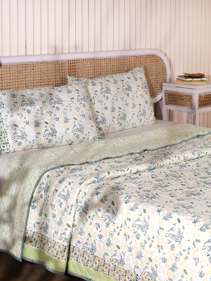 Green parrot and yellow teen anaar mulmul quilt (abstract jaal)
