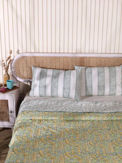 Parrot and yellow gadh jaal mulmul quilt
