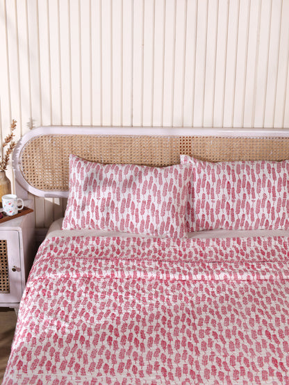 Red long leaves jaal mulmul quilt