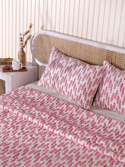 Red long leaves jaal mulmul quilt