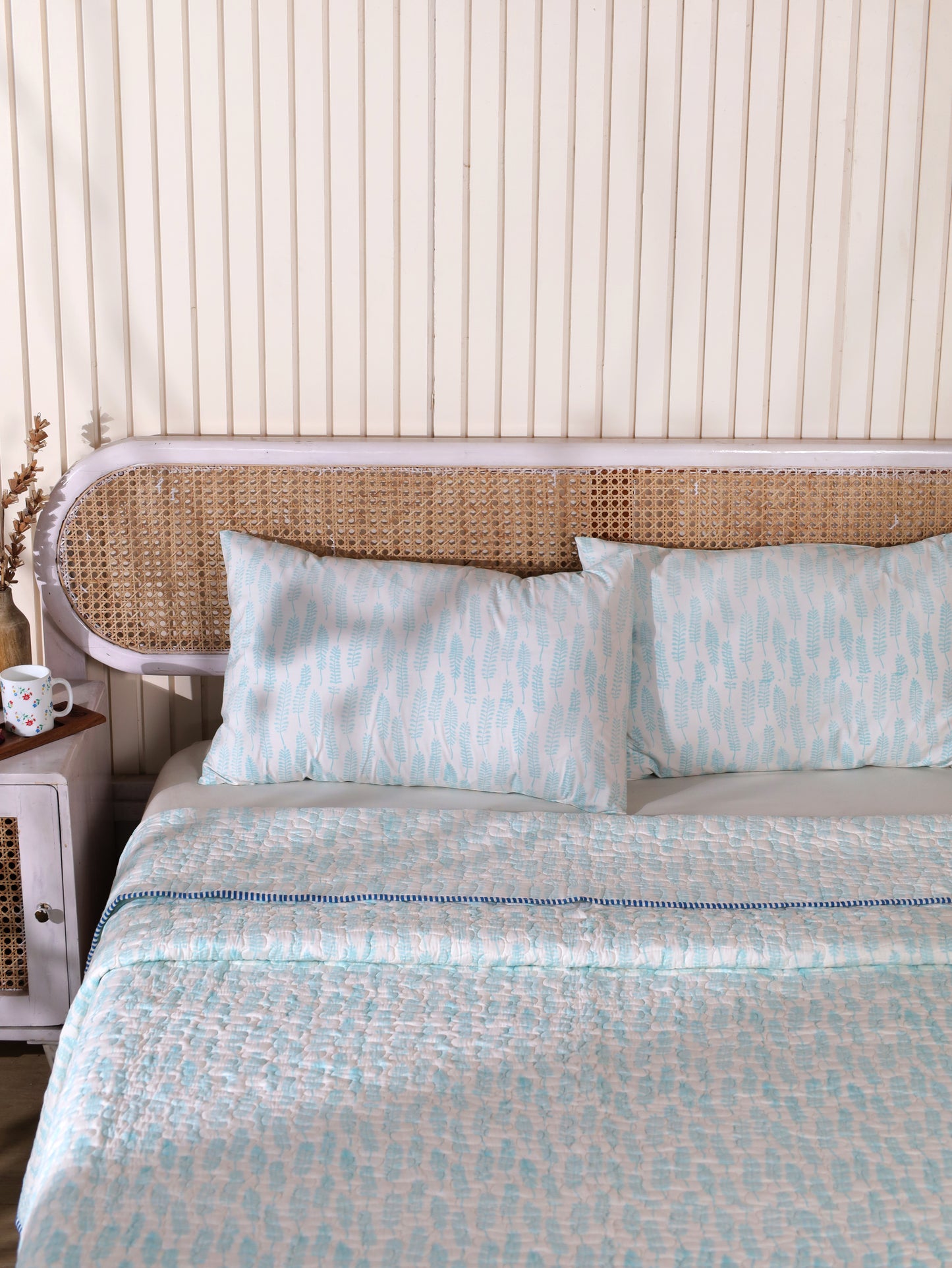Sky blue long leaves jaal mulmul quilt