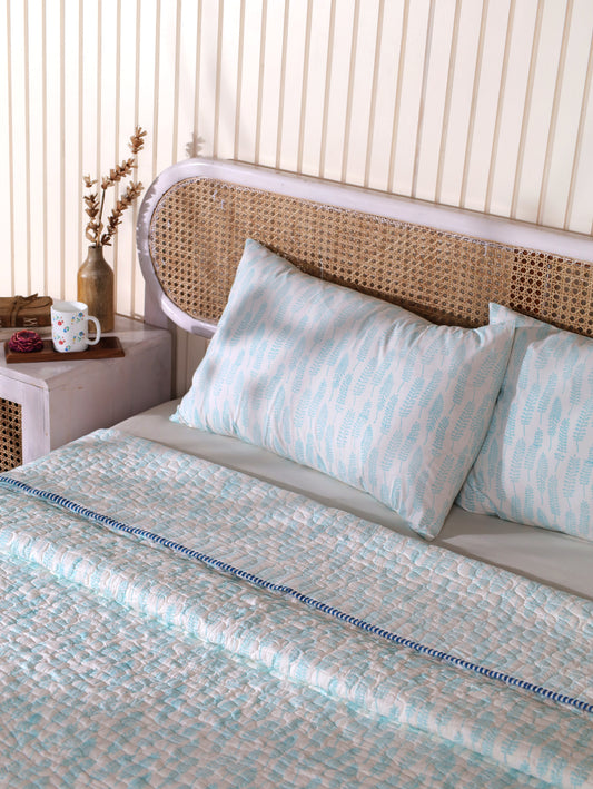 Sky blue long leaves jaal mulmul quilt