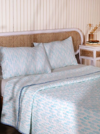 Sky blue long leaves jaal mulmul quilt