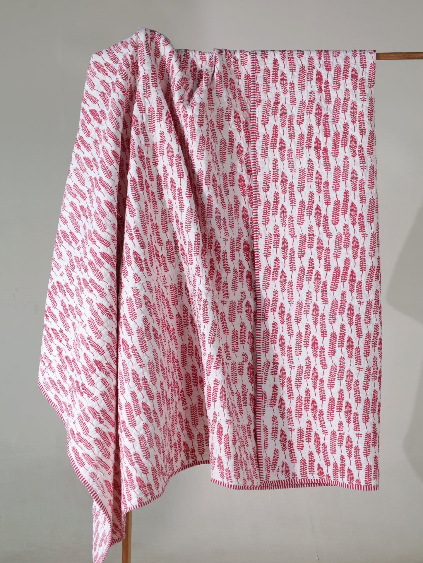 Red long leaves jaal mulmul quilt