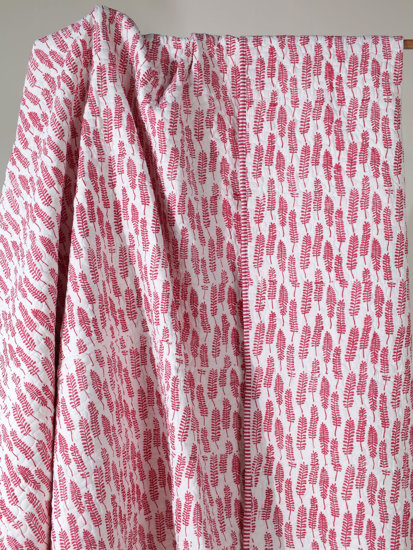 Red long leaves jaal mulmul quilt