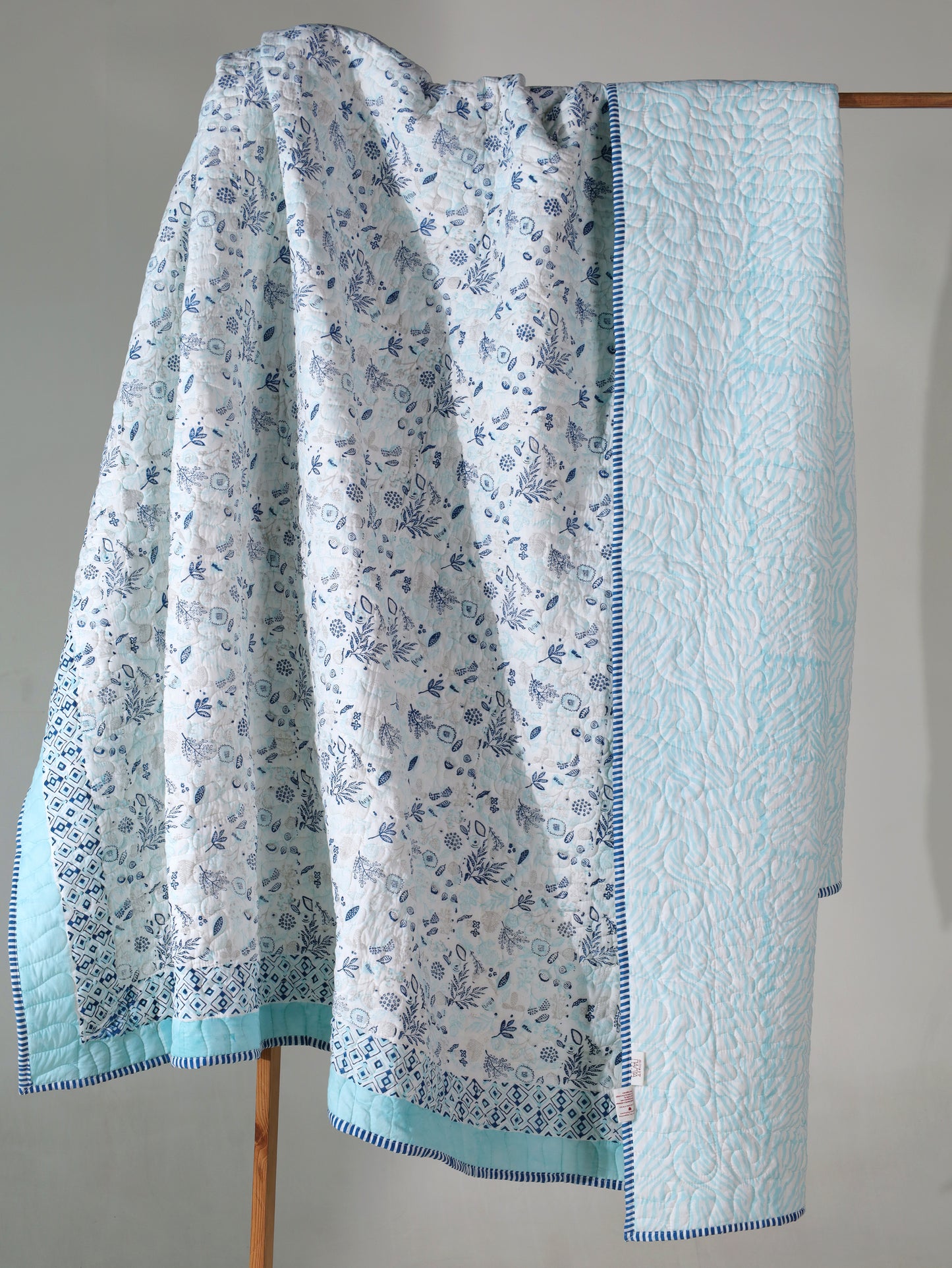 Shades of blue teen anaar mulmul quilt (abstract jaal)
