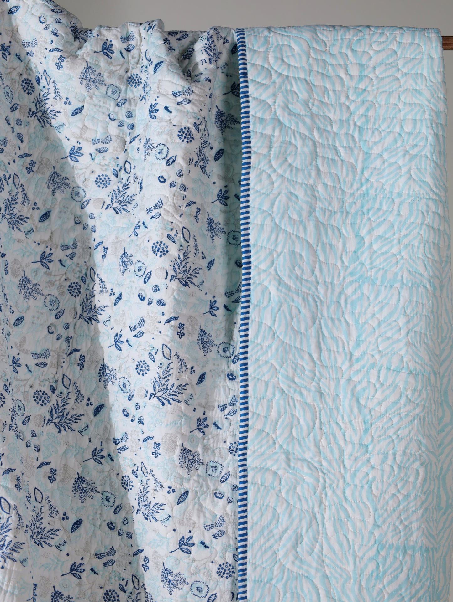 Shades of blue teen anaar mulmul quilt (abstract jaal)