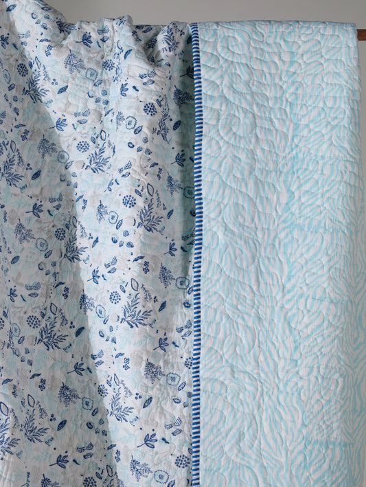 Shades of blue teen anaar mulmul quilt (abstract jaal)