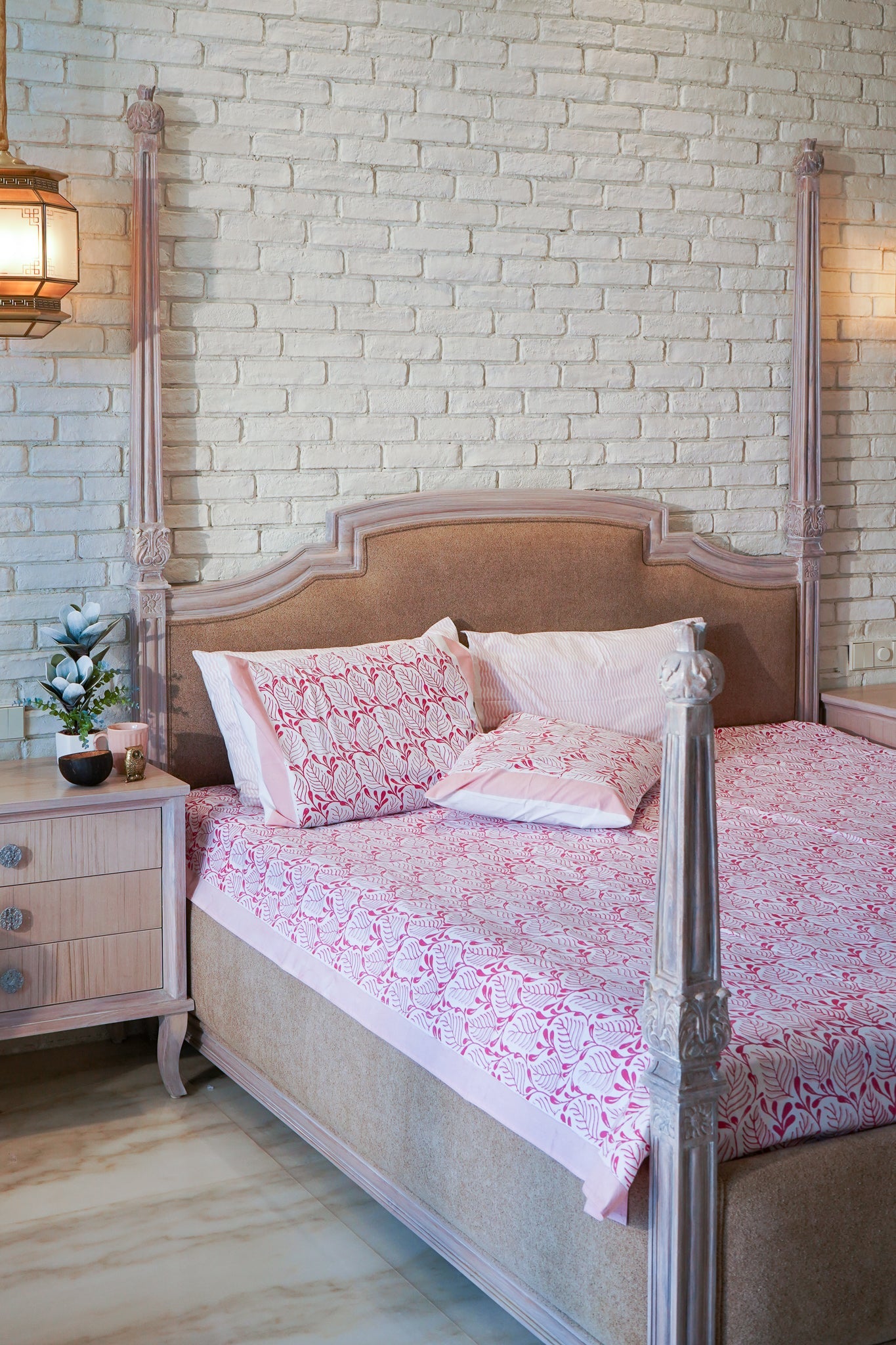 Magenta and pink 2 colour matching motif fitted bedsheet set