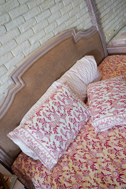 Magenta and pink (beige gadh) phal aur phool fitted bedsheet set