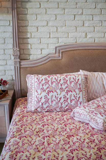 Magenta and pink (beige gadh) phal aur phool fitted bedsheet set