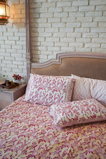 Magenta and pink (beige gadh) phal aur phool fitted bedsheet set