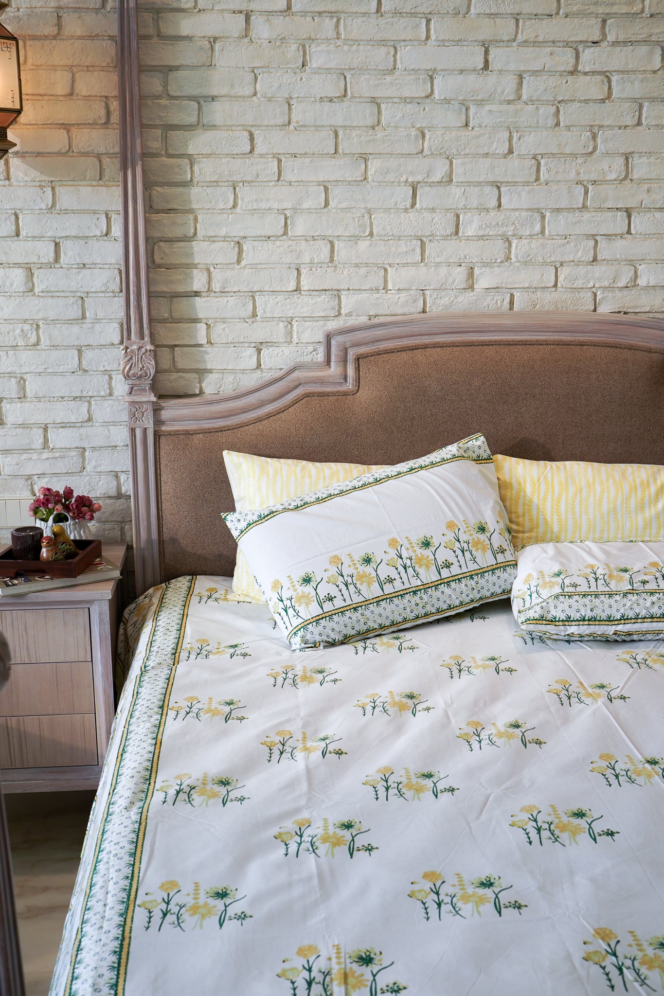 Green parrot and yellow blooming flowers bedsheet set