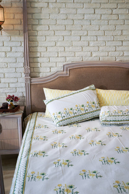 Green parrot and yellow blooming flowers bedsheet set