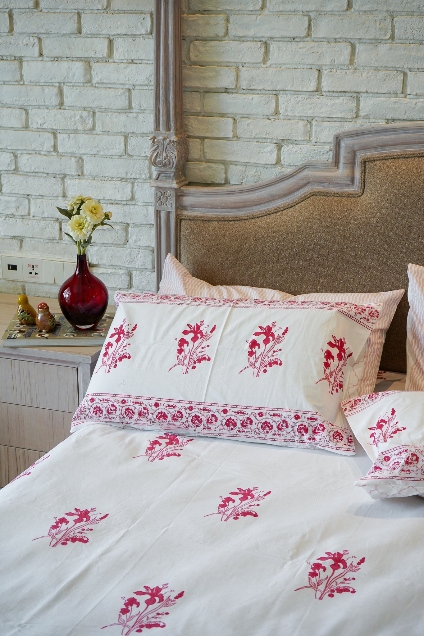 Red and peach ek phool bedsheet set